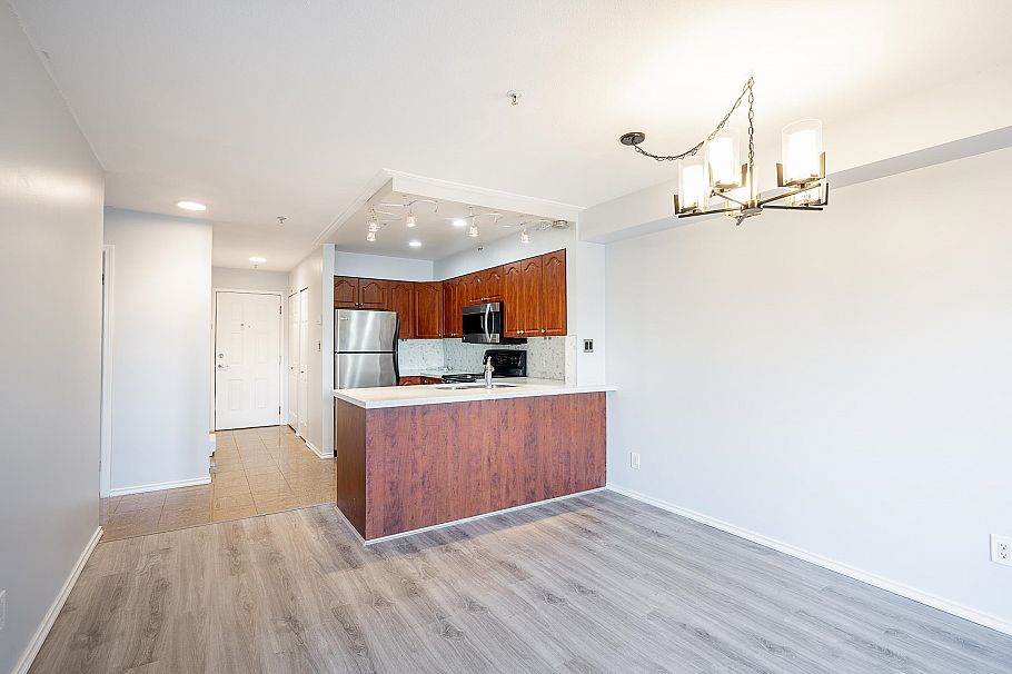 208 633 W 16th Avenue Vancouver, BC - 2