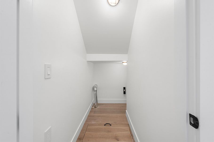 2 878 E 37th Avenue Vancouver, BC - 22