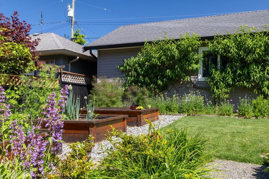 744 E 15th Street North Vancouver, BC - 36