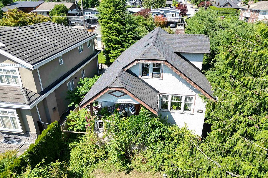 796 E 11th Street North Vancouver, BC - 8
