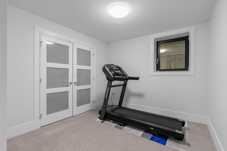 925 Beaumont Drive North Vancouver, BC - 31