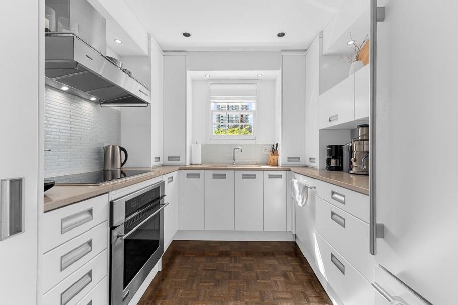 1363 W 7th Avenue Vancouver, BC - 9