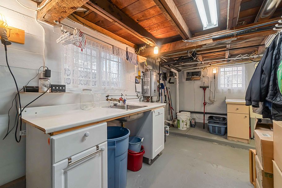 2235 East 52nd Avenue Vancouver, BC - 25