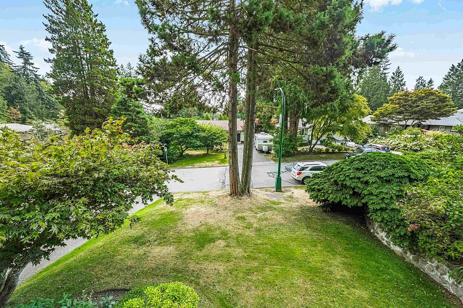 1202 Bracknell Crescent North Vancouver, BC - 32