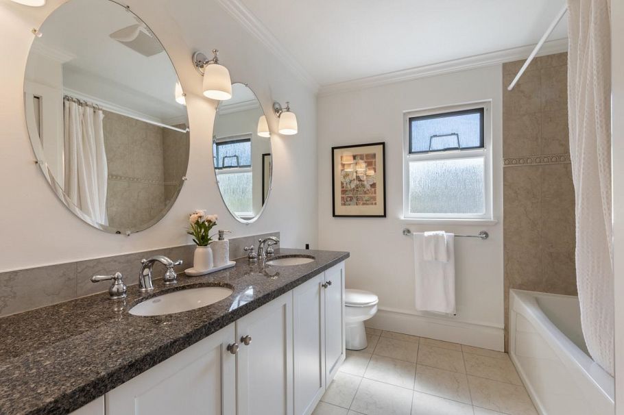 744 E 15th Street North Vancouver, BC - 24