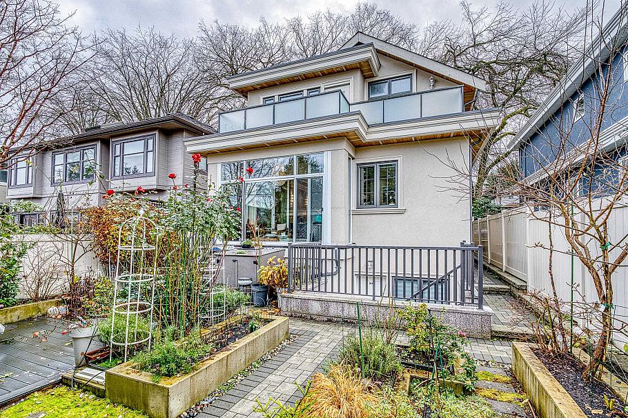 3537 W 18th Avenue Vancouver, BC - 32