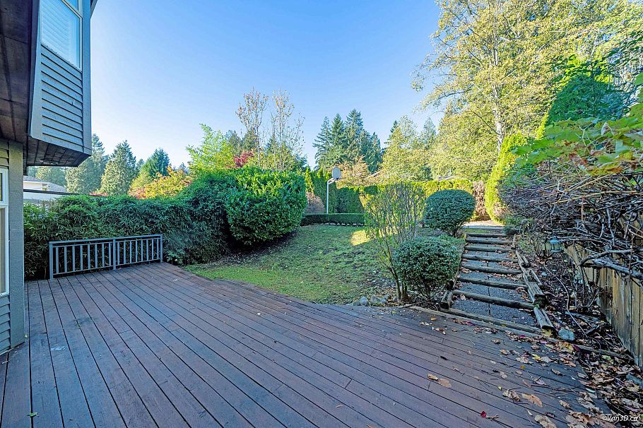 1072 Clements Avenue North Vancouver, BC - 31