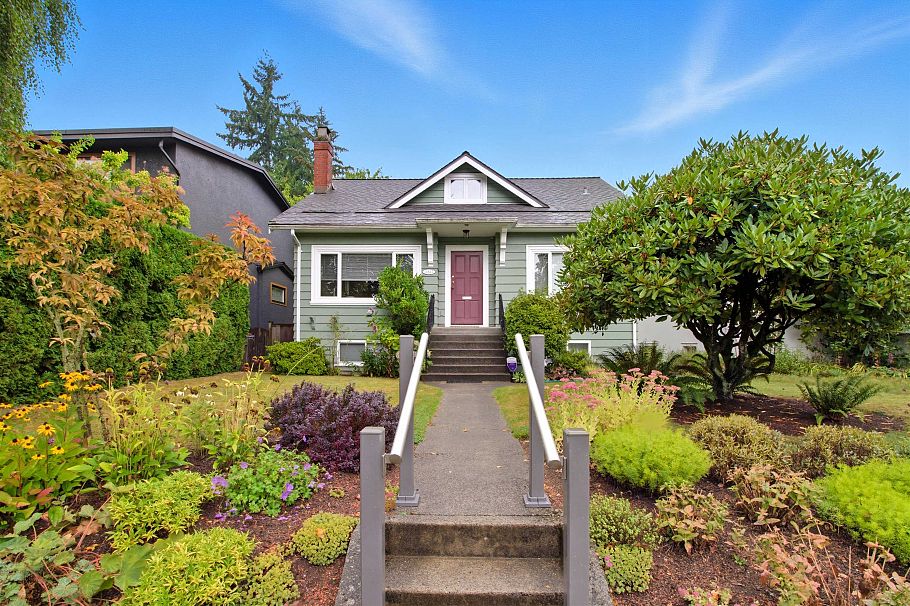 3247 W 30th Avenue Vancouver, BC - 2