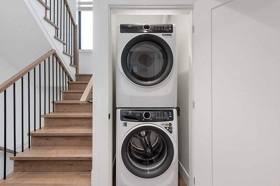 2 878 E 37th Avenue Vancouver, BC - 27