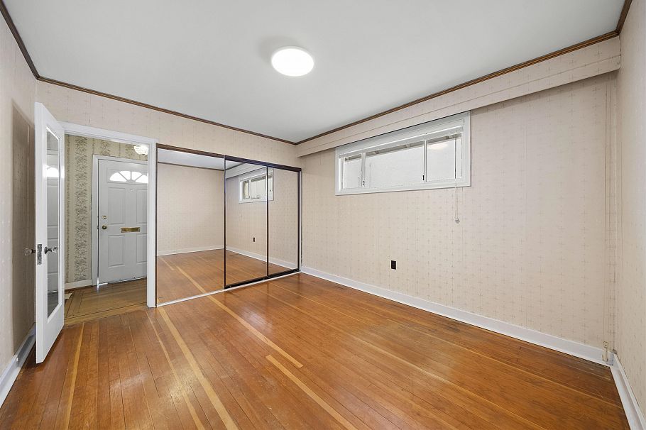 555 W 19th Avenue Vancouver, BC - 19