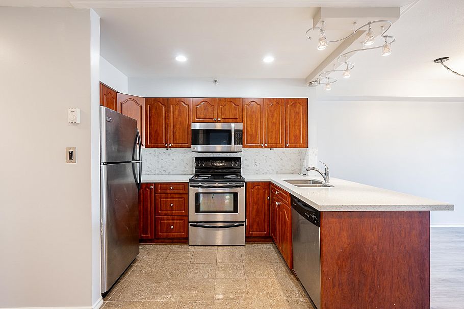 208 633 W 16th Avenue Vancouver, BC - 14