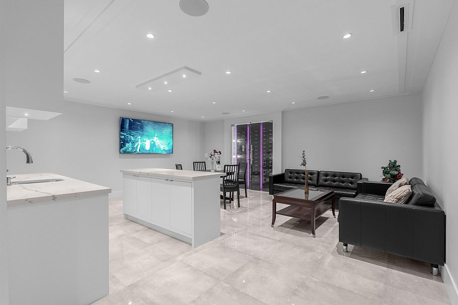 925 Beaumont Drive North Vancouver, BC - 29