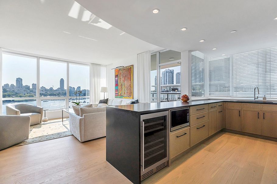 801 1328 Marinaside Crescent Vancouver, BC - 13