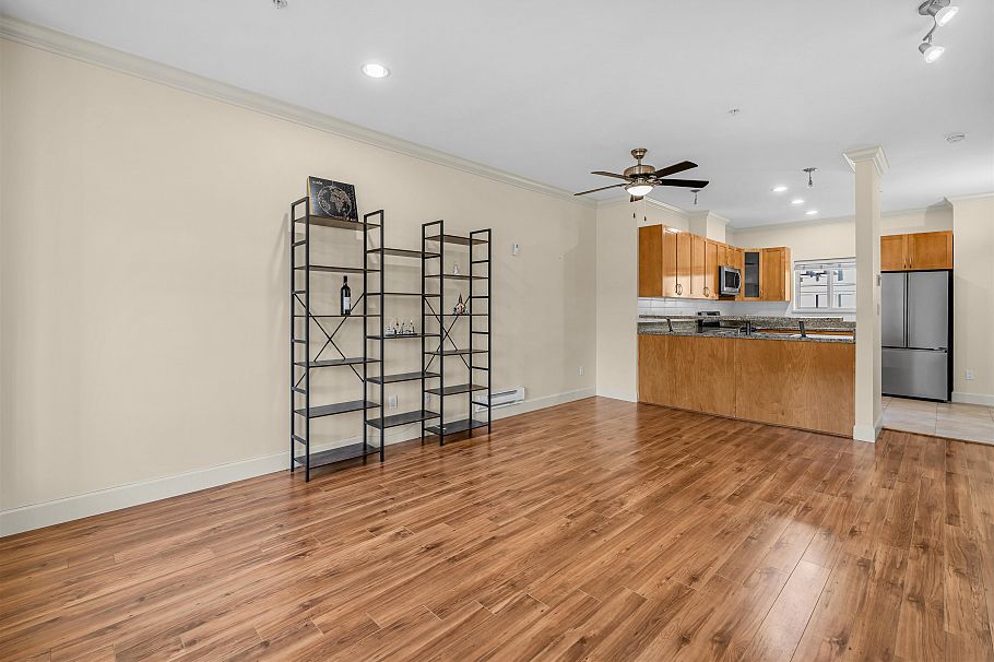 8 3139 Smith Avenue Burnaby, BC - 32