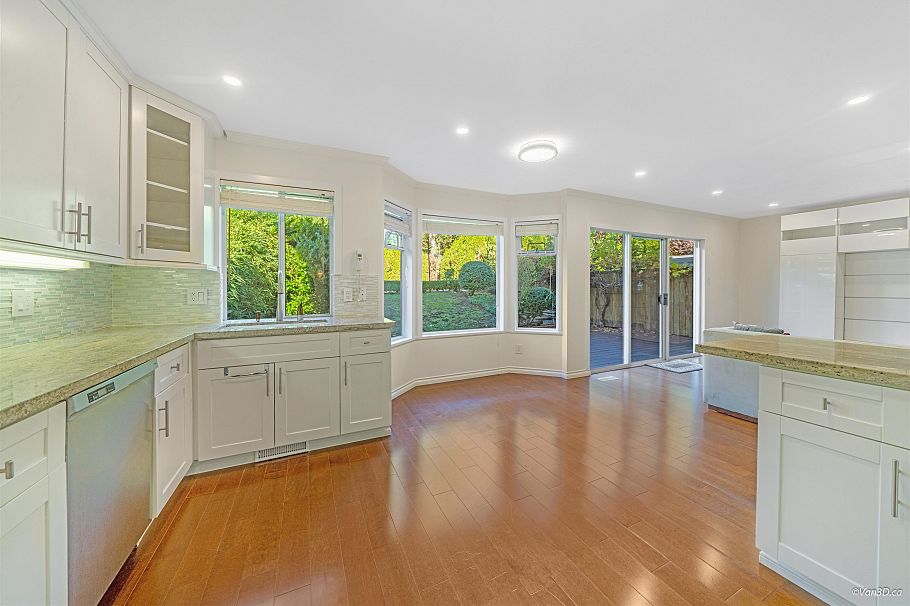 1072 Clements Avenue North Vancouver, BC - 8