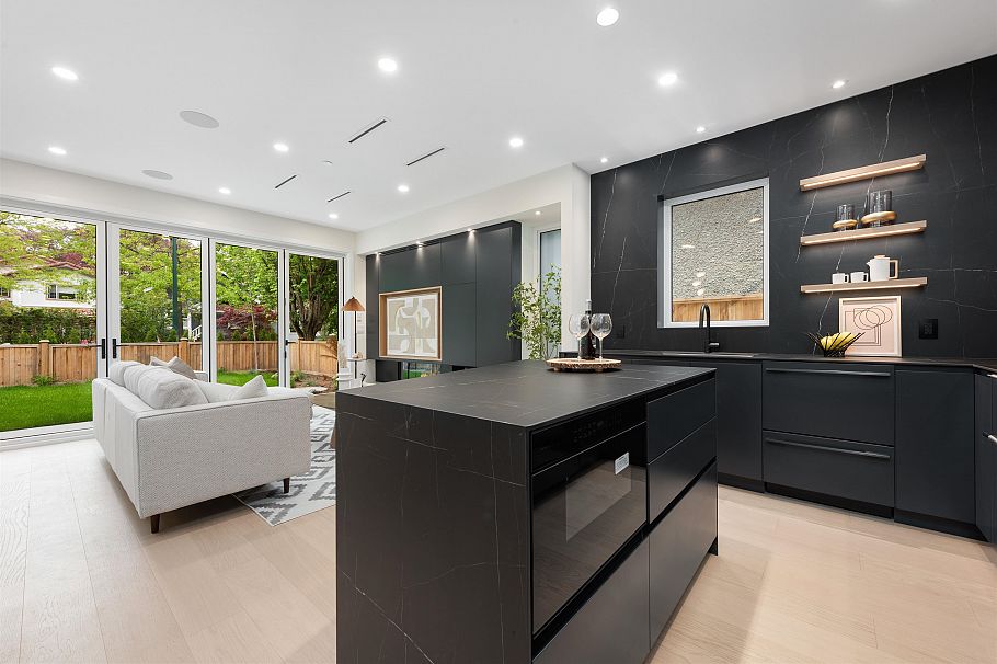 1 2764 W 14th Avenue Vancouver, BC - 2