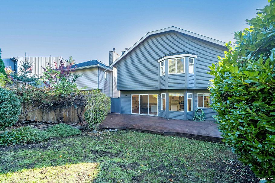 1072 Clements Avenue North Vancouver, BC - 33