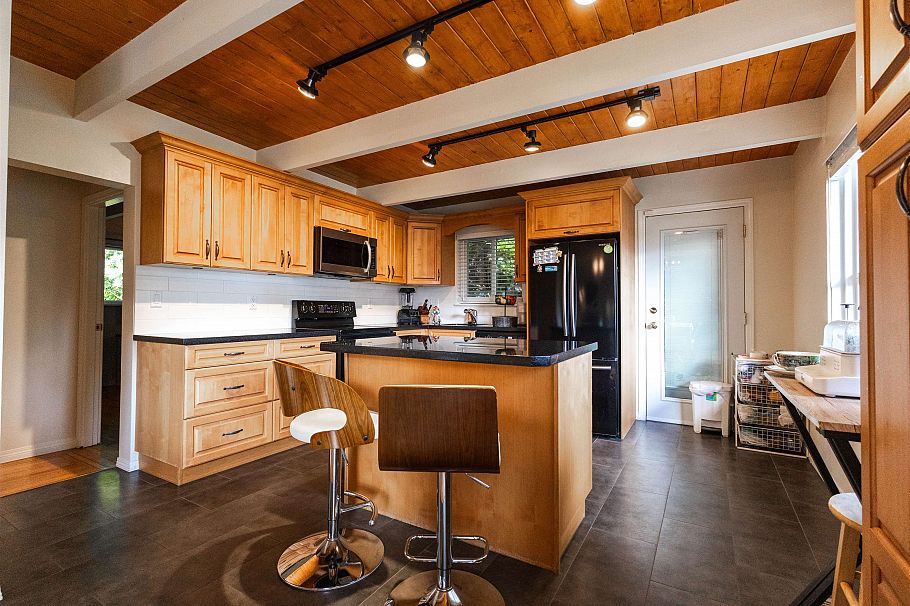 3063 Royal Avenue North Vancouver, BC - 4