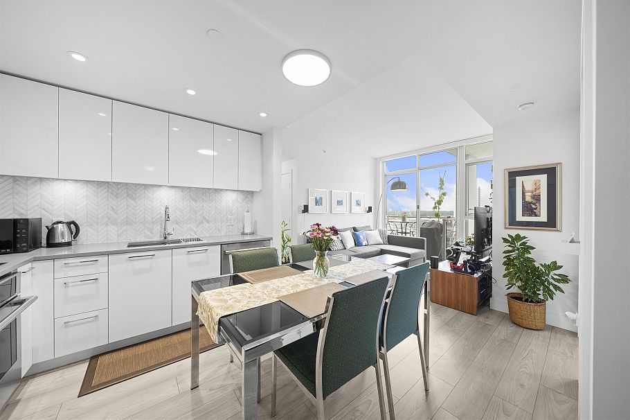 1205 8570 Rivergrass Drive Vancouver, BC - 1