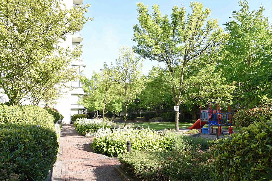 512 3588 Crowley Drive Vancouver, BC - 15