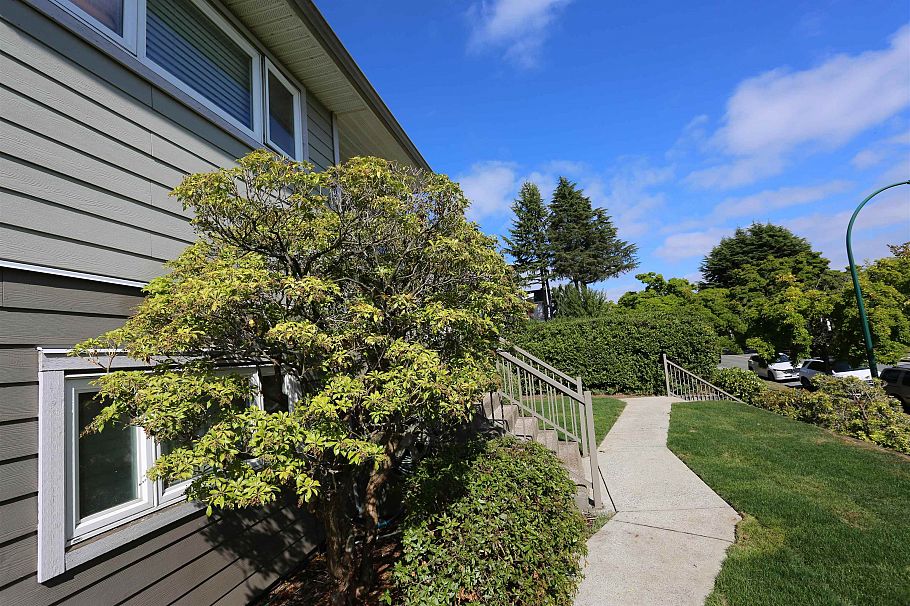 7621 Elliott Street Vancouver, BC - 2