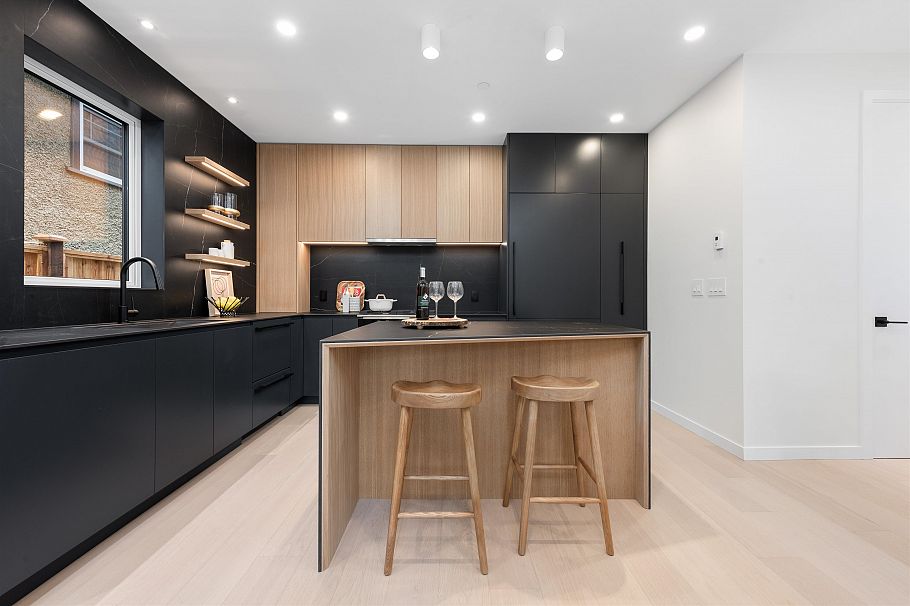 1 2764 W 14th Avenue Vancouver, BC - 4