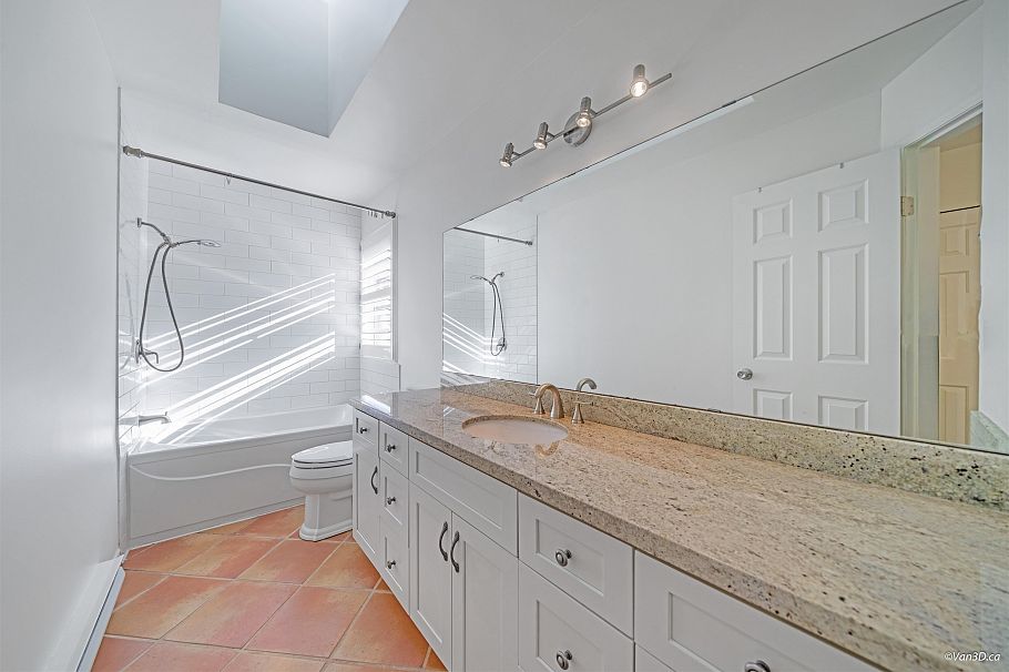 1072 Clements Avenue North Vancouver, BC - 18