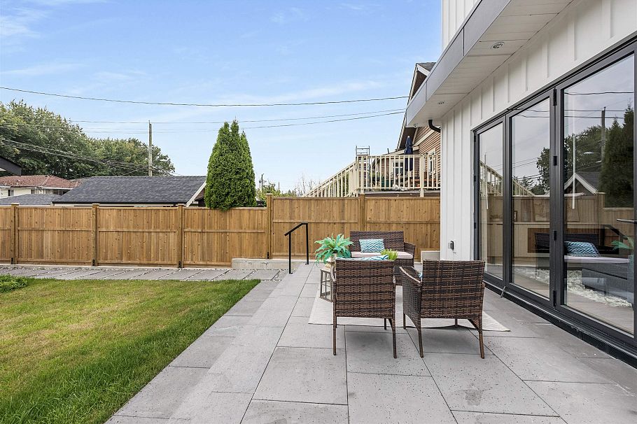 2 878 E 37th Avenue Vancouver, BC - 5