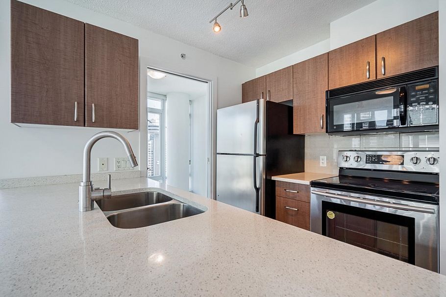 3007 610 Granville Street Vancouver, BC - 4