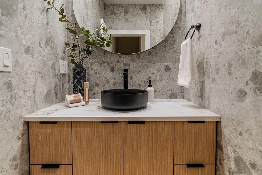 1 3576 E Pender Street Vancouver, BC - 18