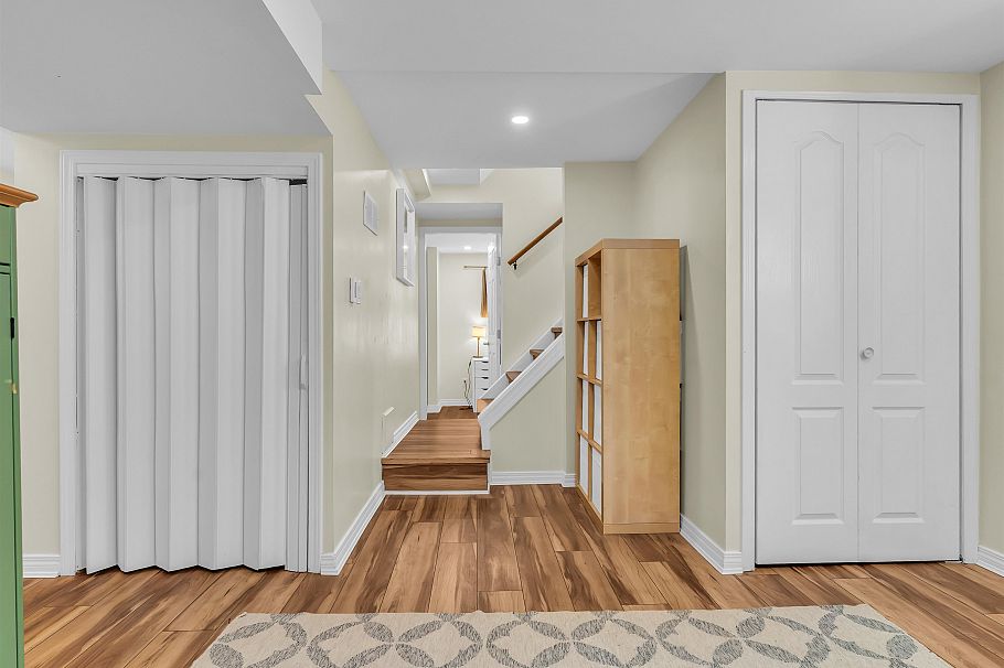 2433 Philip Avenue North Vancouver, BC - 30