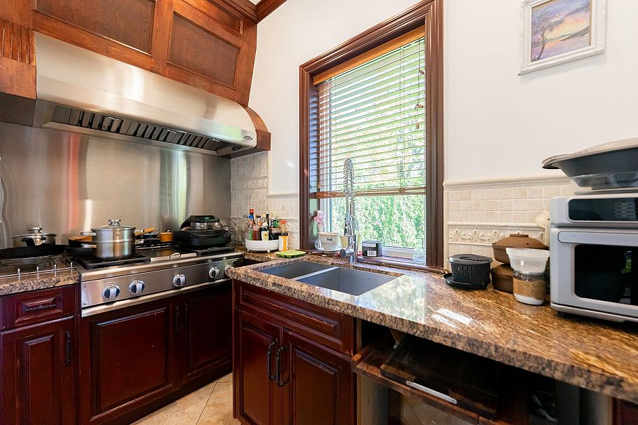 2502 W 36th Avenue Vancouver, BC - 17