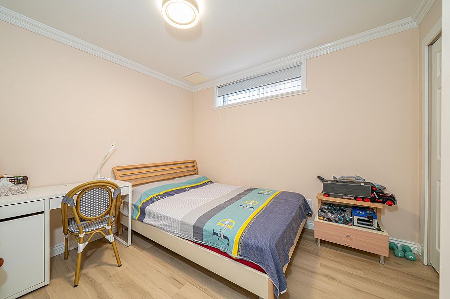 763 W 64th Avenue Vancouver, BC - 32