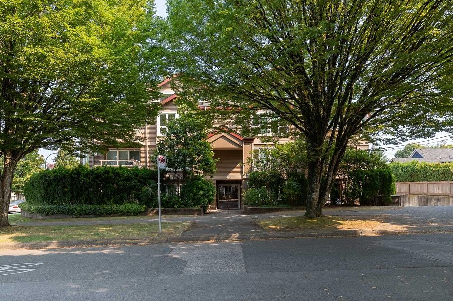 104 3218 Ontario Street Vancouver, BC - 1