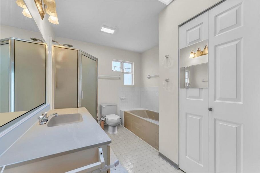 3060 W 8th Avenue Vancouver, BC - 14