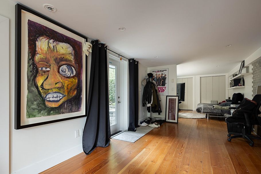 529 E 11th Street North Vancouver, BC - 34