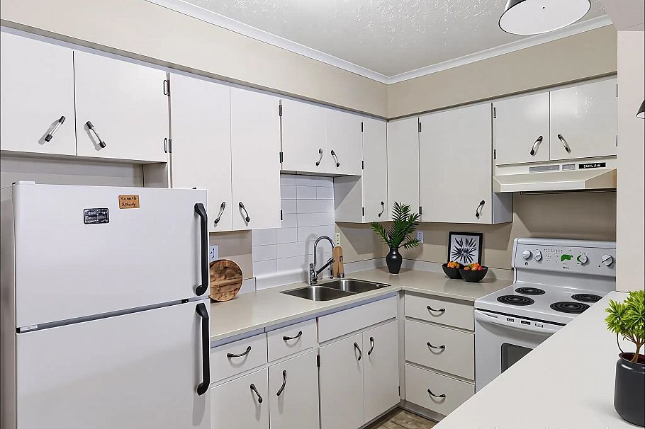 302 1435 Nelson Street Vancouver, BC - 6