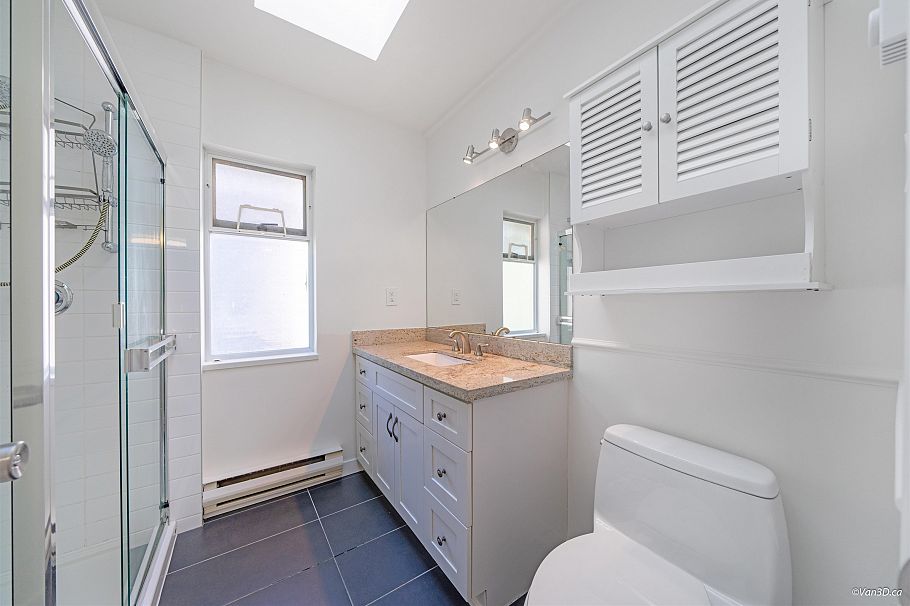 1072 Clements Avenue North Vancouver, BC - 21