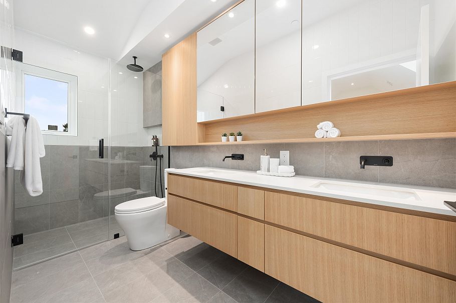 1 2764 W 14th Avenue Vancouver, BC - 26