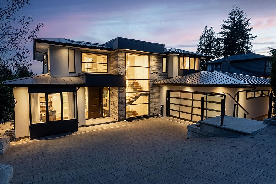 925 Beaumont Drive North Vancouver, BC - 40