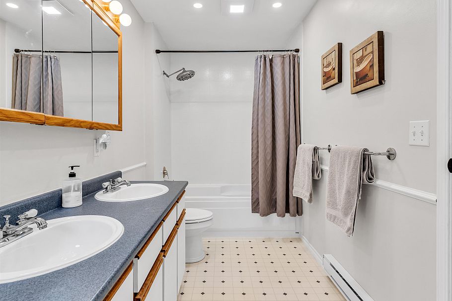 3970 Phyllis Road North Vancouver, BC - 28