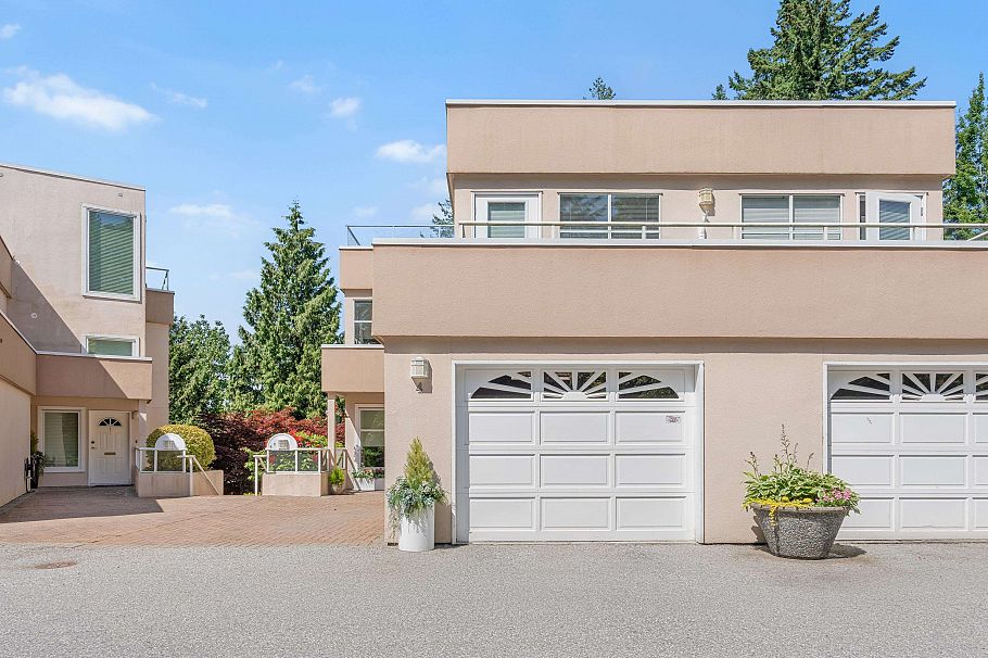 4 2425 Edgemont Boulevard North Vancouver, BC - 1