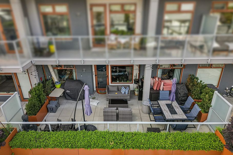 202 2408 Grant Street Vancouver, BC - 1