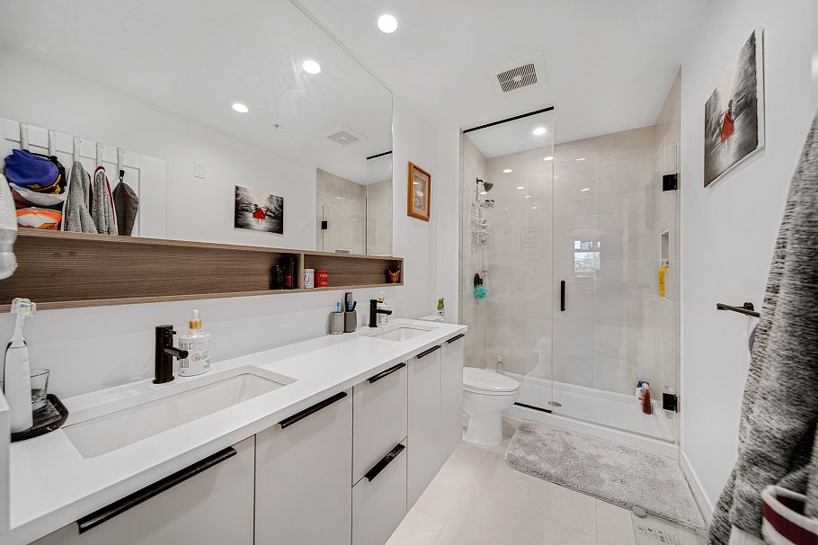 202 2408 Grant Street Vancouver, BC - 7