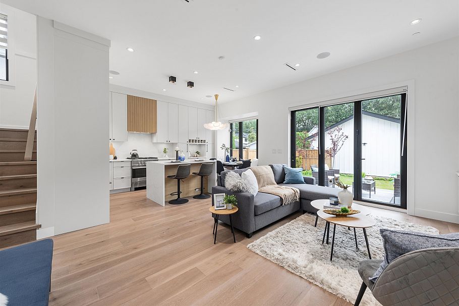 2 878 E 37th Avenue Vancouver, BC - 9