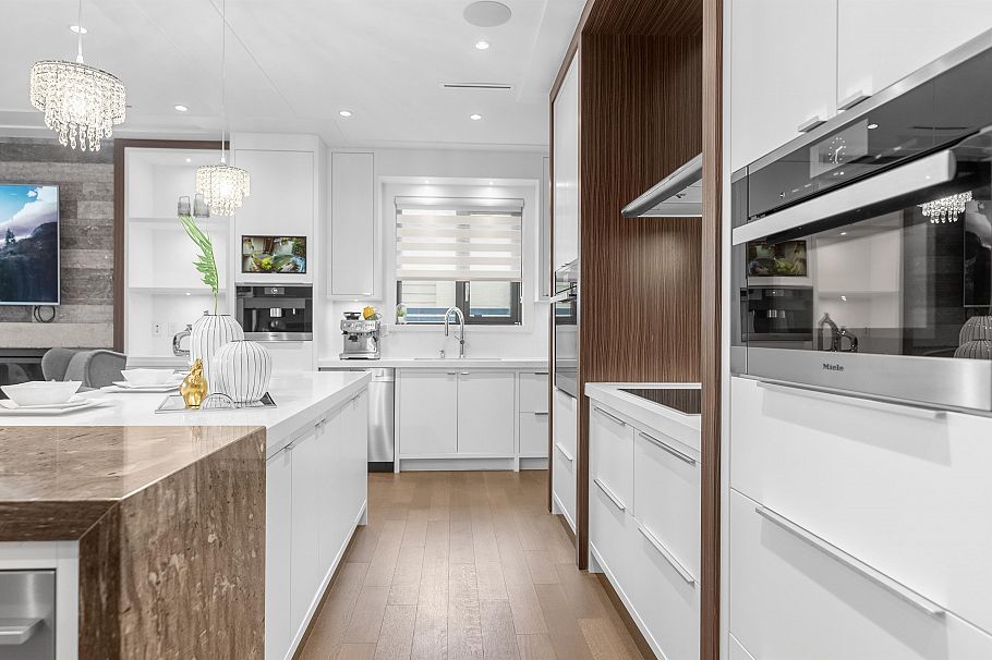 925 Beaumont Drive North Vancouver, BC - 16