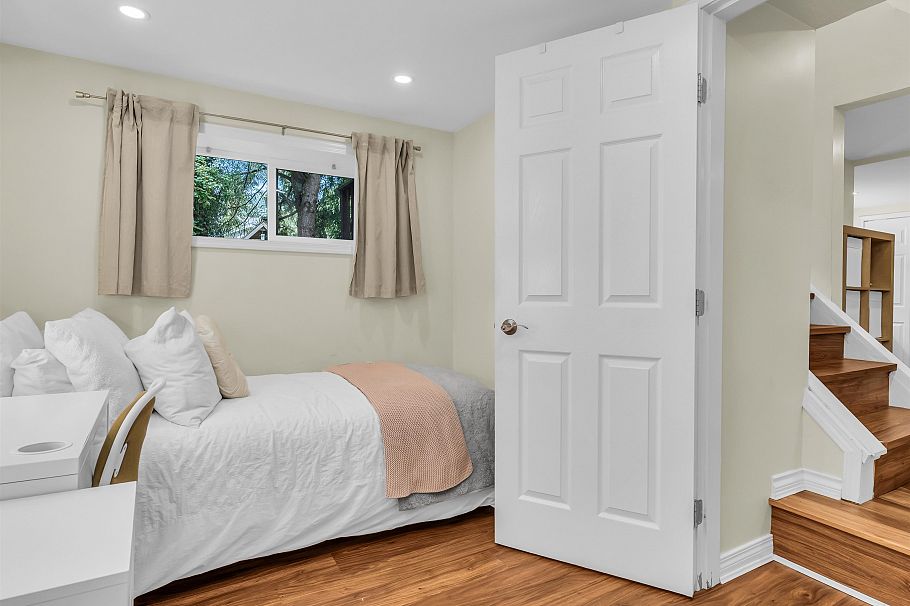 2433 Philip Avenue North Vancouver, BC - 27