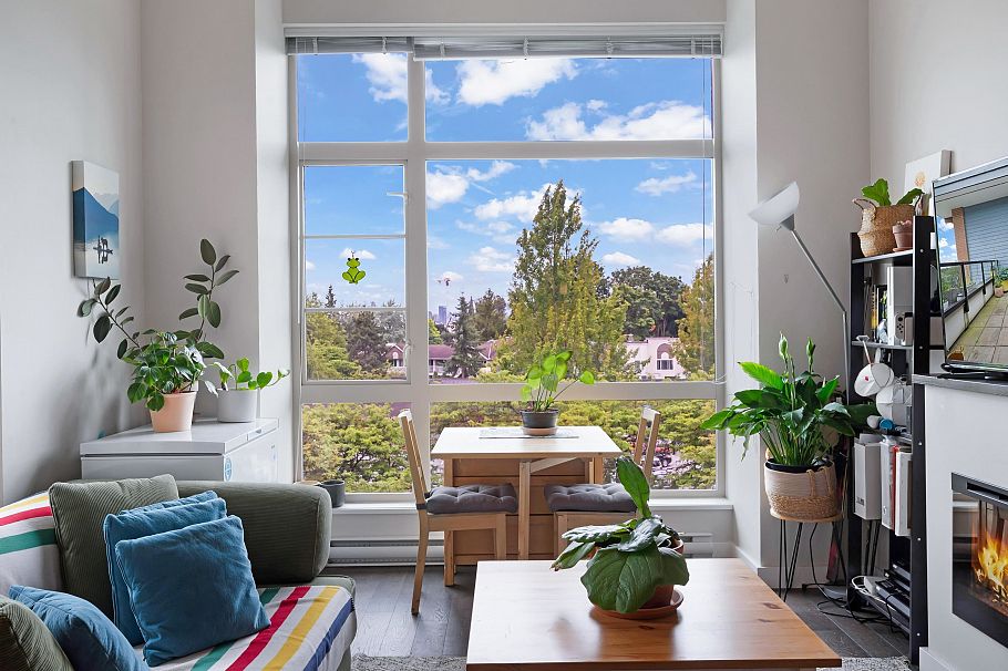 416 1330 Marine Drive North Vancouver, BC - 1