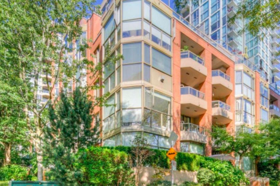303 1488 Hornby Street Vancouver, BC - 1