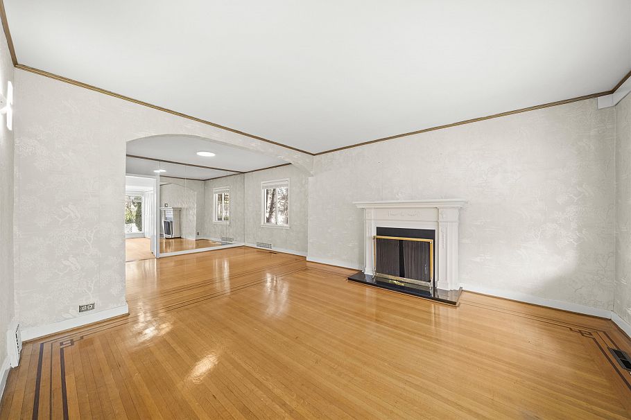 555 W 19th Avenue Vancouver, BC - 3